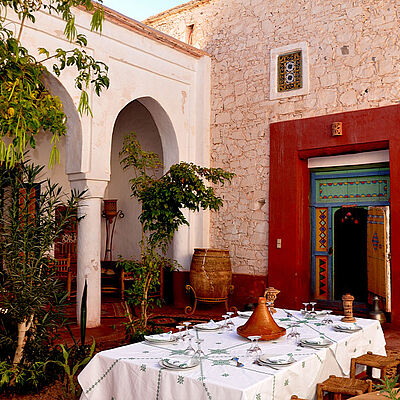 Hotel Dar Infiane Innenhof gedeckter Tisch
