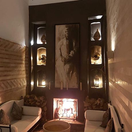 Loungebereich mit zwei Sofas