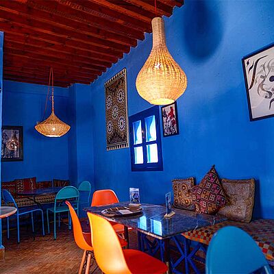 Cafe Clock Chefchaouen Sitzbereich Bilder