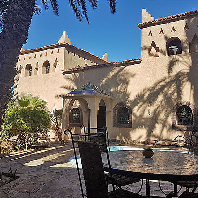 Kasbah-Hotel Rose du Sable Fassade Tisch Pool