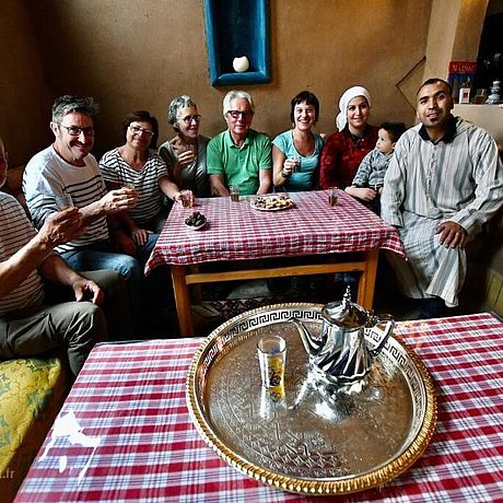 Gruppe beim Teetrinken