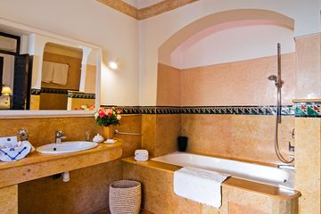 Cadi Boutique Hotel Juniorsuite Badezimmer