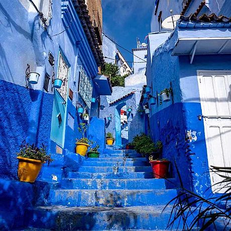 Blick auf die blauen Haeuser von Chefchaouen