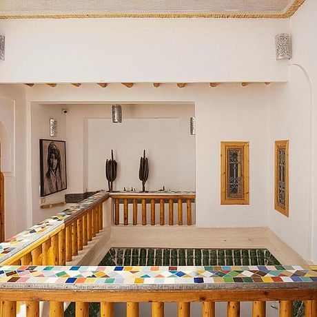 Ansicht Balustrade mit bunten Fliesen