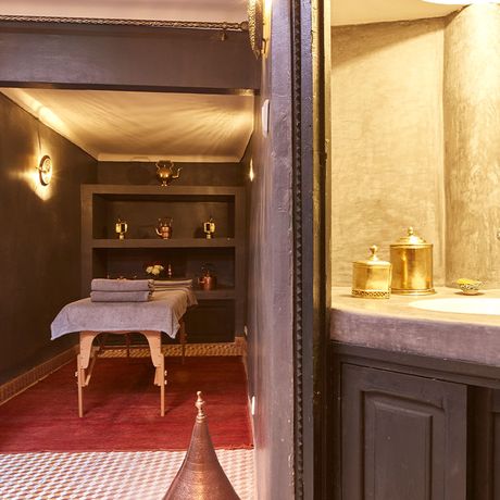 Cadi Boutique- Hotel Masssageliege Blick auf eine Massageliege