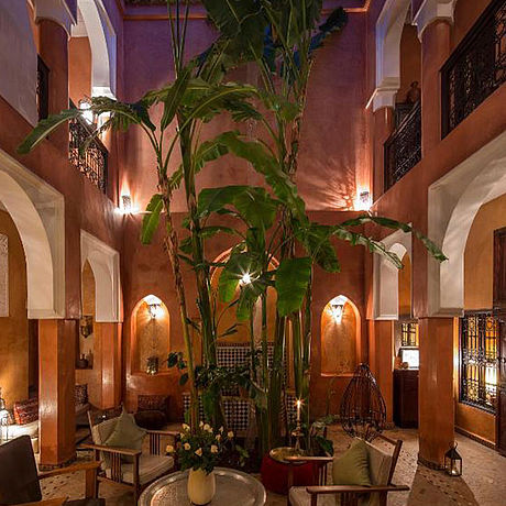 riad dar attajmil innenhof nachts