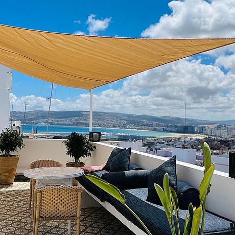 Ansicht Terrasse mit Sonnensegel