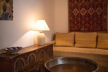 Cadi Boutique Hotel Blaues Haus Sitzecke Sofa