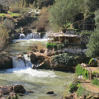 Haeuser Fluss Lakhdar