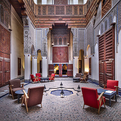 Riad Dar Bensouda Innenhof Sitzmoeglichkeiten