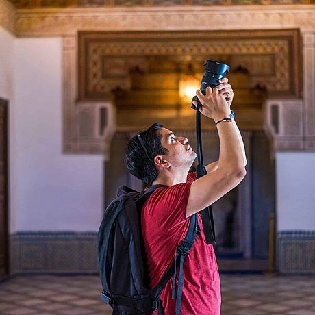 Person beim Fotografieren