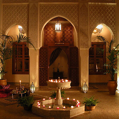Riad Kniza Innenhof Nacht