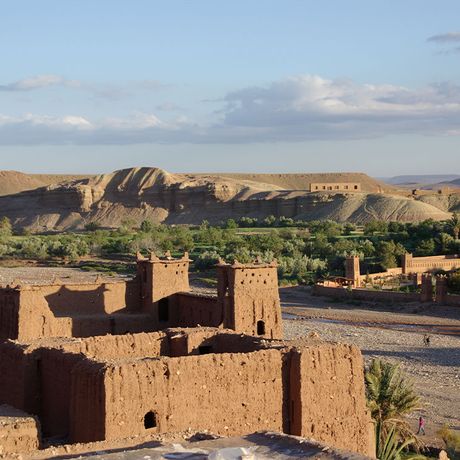 Blick auf die Lehmhaeuser von Ksar Ait Benhaddou