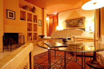 Cadi Boutique Hotel Juniorsuite Glastisch